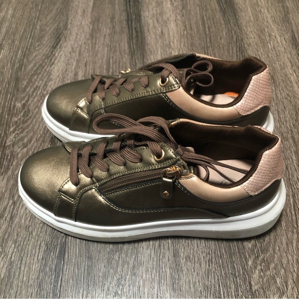 C Guimarães Sneakers - Side Zipper & White Platform Sole - Women's EU 38 US 7.5